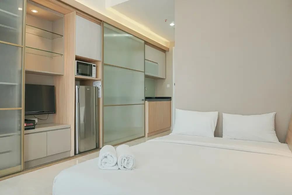 Fabulous Menteng Park Studio Apartment - photo 5