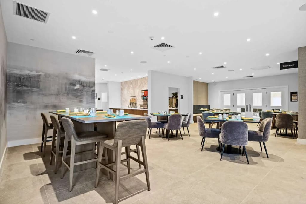 Doubletree By Hilton New York Jfk Airport Hotel - photo 18