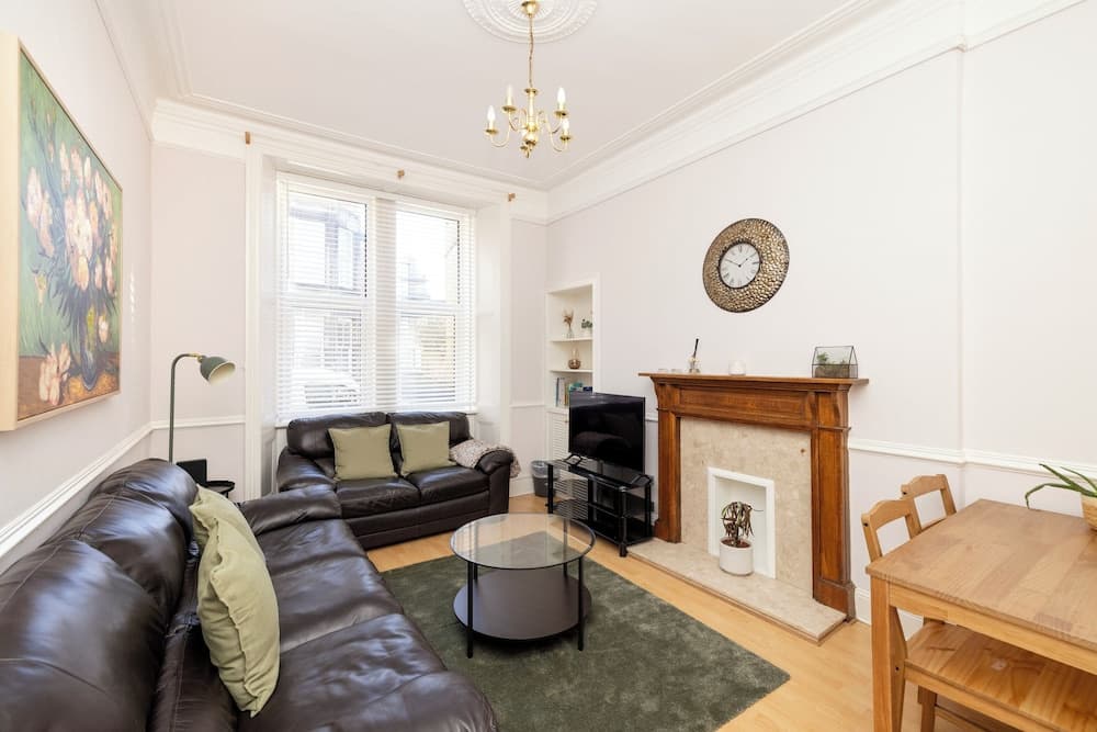 Elegant 2-Bed Flat with Edinburgh Charm - photo 13