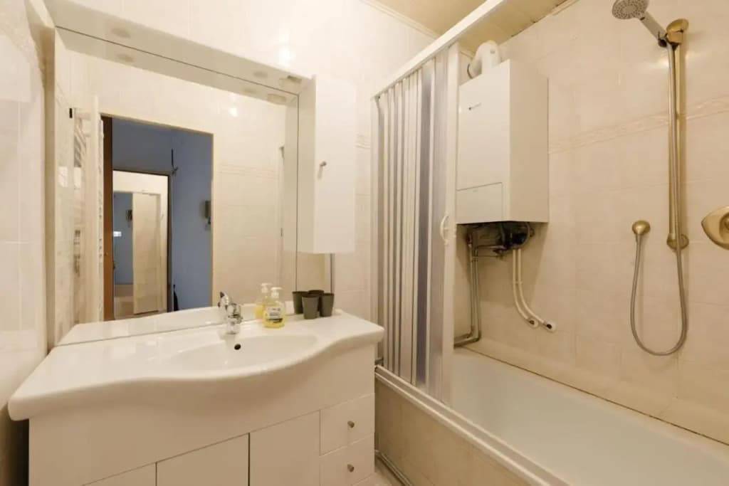 Apartment ZENTRAL direkt an U-BAHN STATION - photo 7