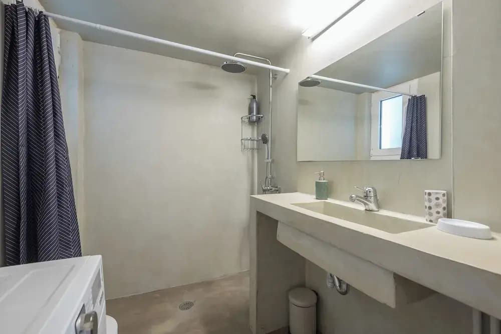 Stylish 2 Bd Urban Retreat Near Panormou - photo 7