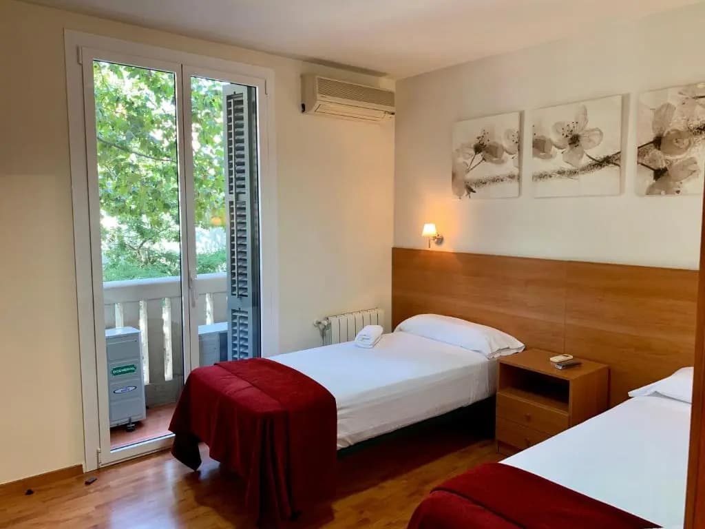 Hostal Madrazo - photo 2