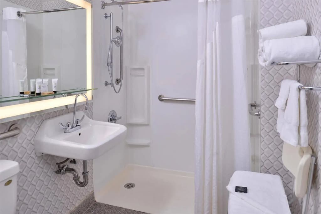 Red Lion Inn and Suites Brooklyn - photo 9