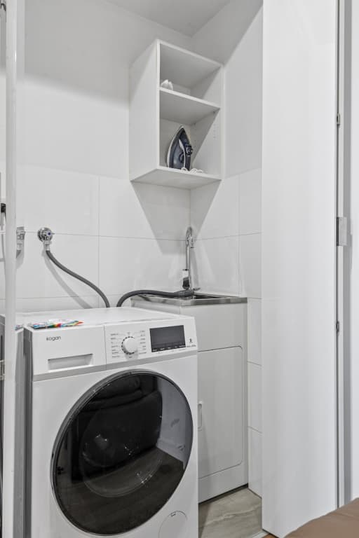 Spacious 2-bed Apartment in Hughesdale - photo 11
