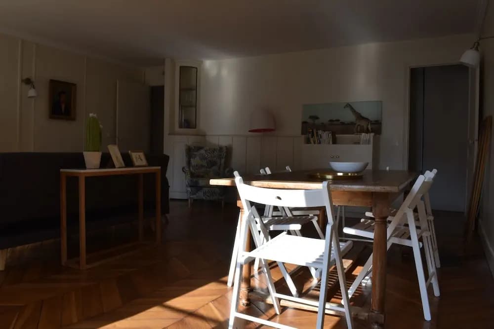 Spacious 2 Bedroom Apartment in Paris 2nd - photo 14