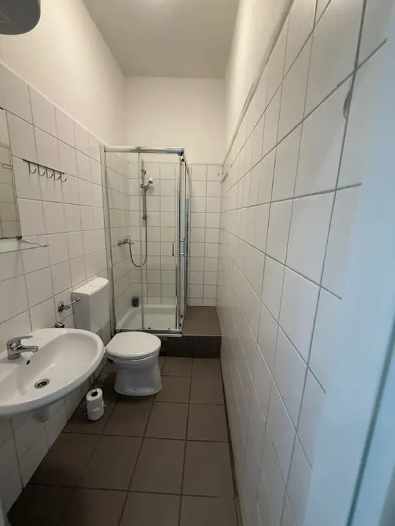 Stylish 2BR Apartment Westbahnhof Area - photo 11