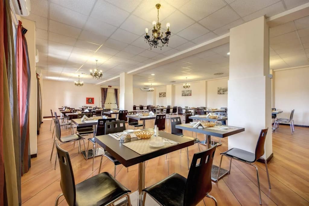 Regal Park Hotel - photo 17
