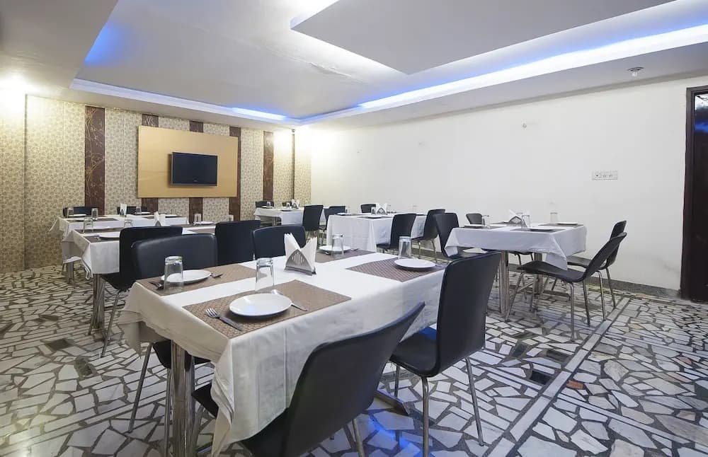 Hotel Apra International - photo 17