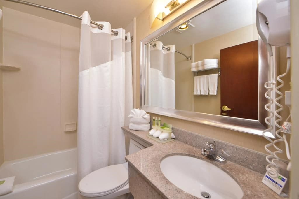 Holiday Inn Express Kennedy Airport - photo 9