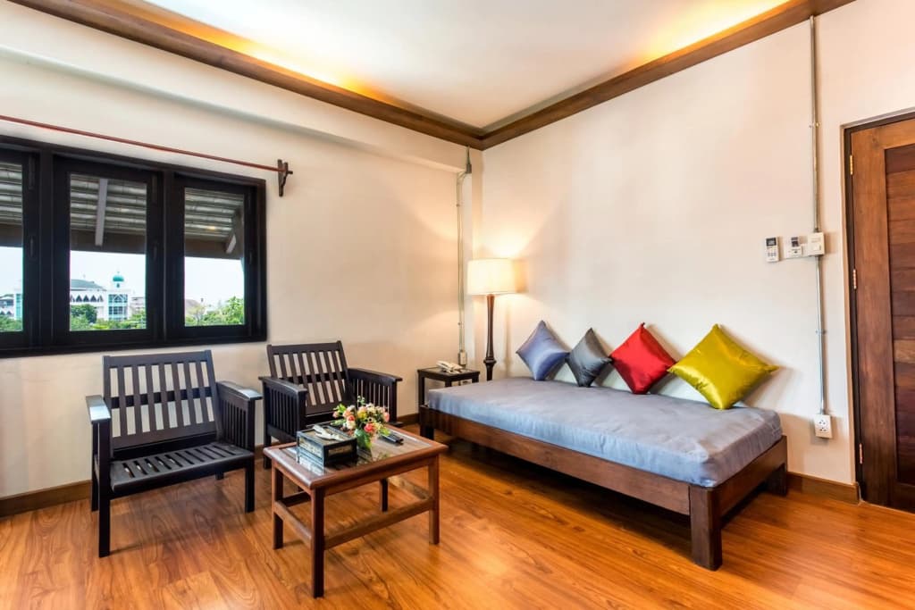 NightBazaar Inn Hotel - photo 3