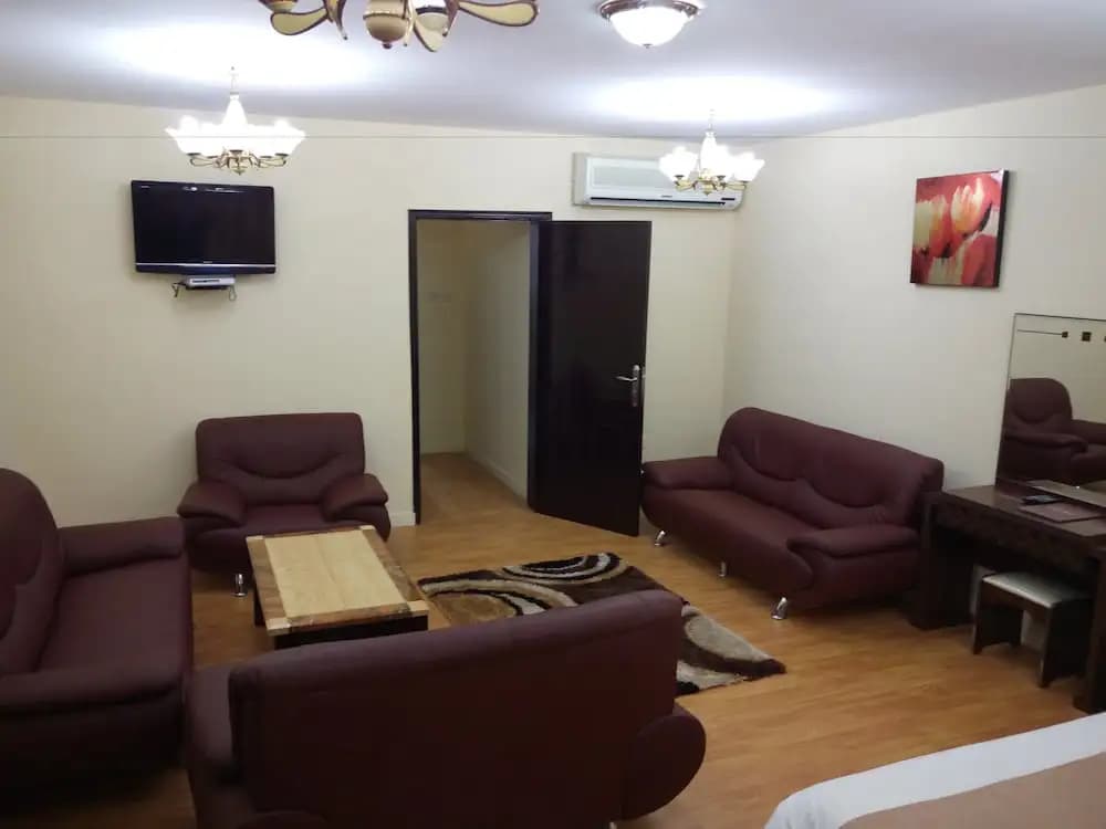 Tiger Home Hotel Apartments - photo 13