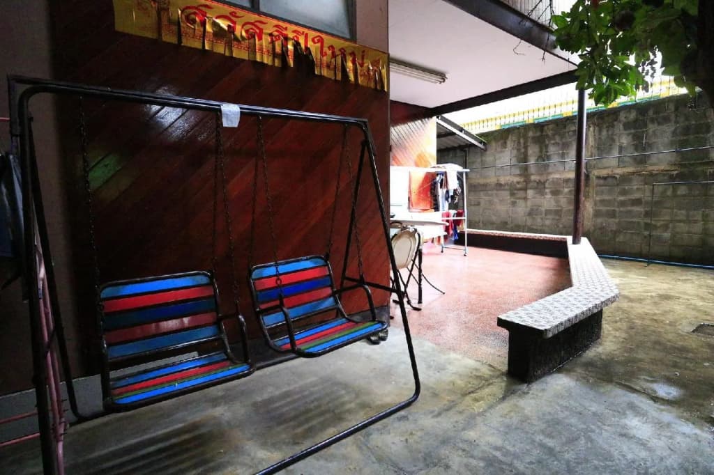 Anurak Guesthouse - photo 10