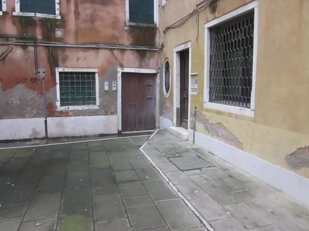 Venice Apartments - photo 11