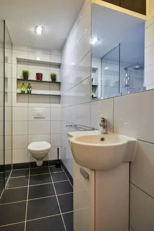 Super Central Studio Apartment - With Balcony - photo 24
