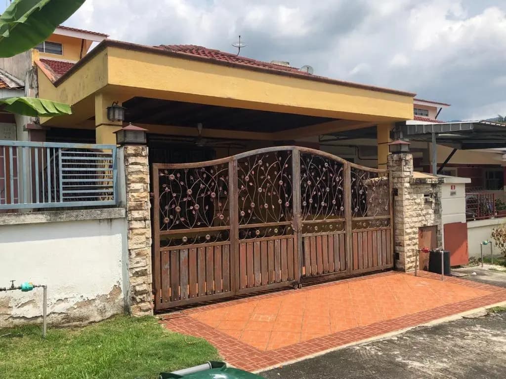 Rosalinda Homestay at Senawang - photo 9