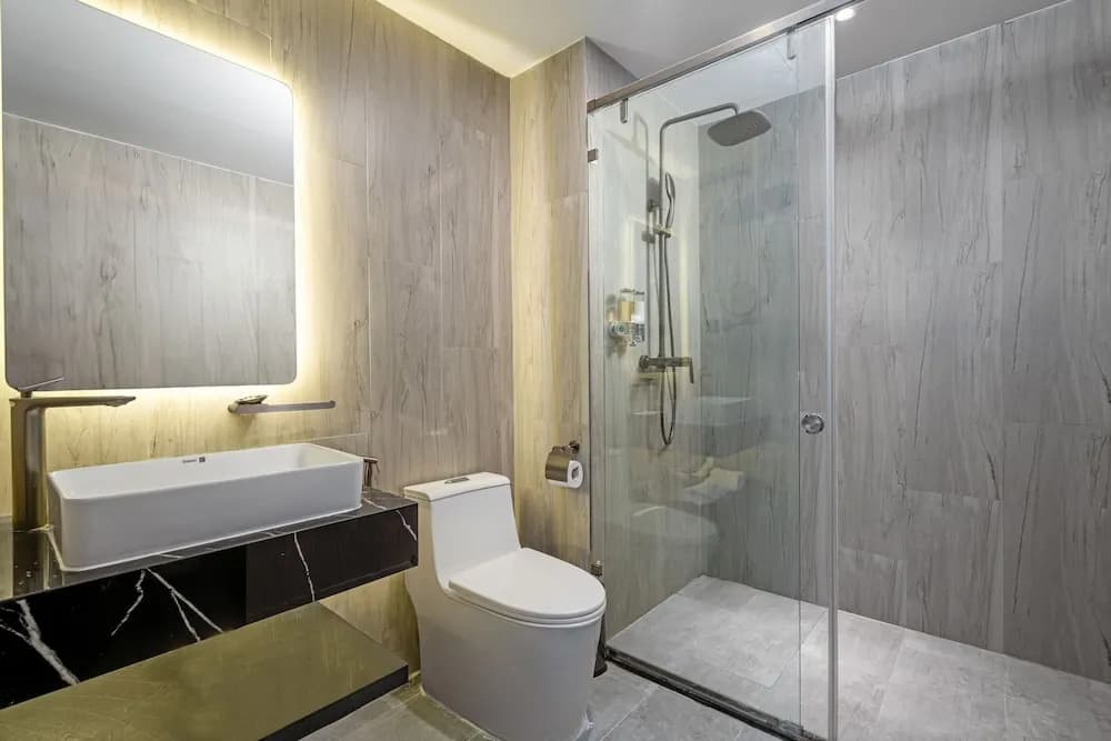 Mercy Emerald Hotel - photo 11