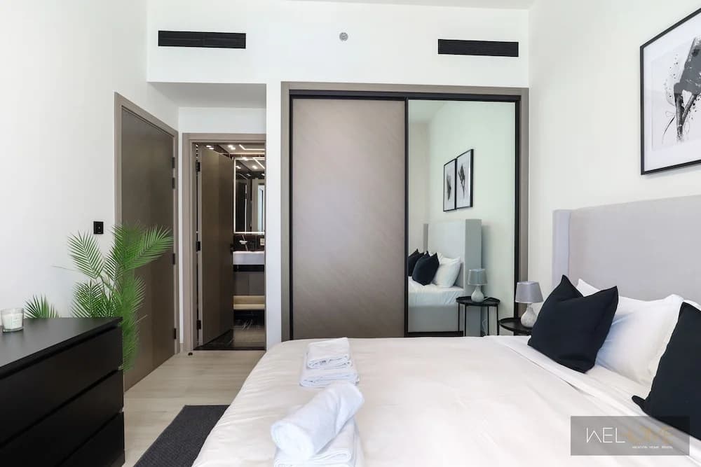 WelHome - Dubai Delight: Luxe Living 1BR at Binghatti Luna - photo 3