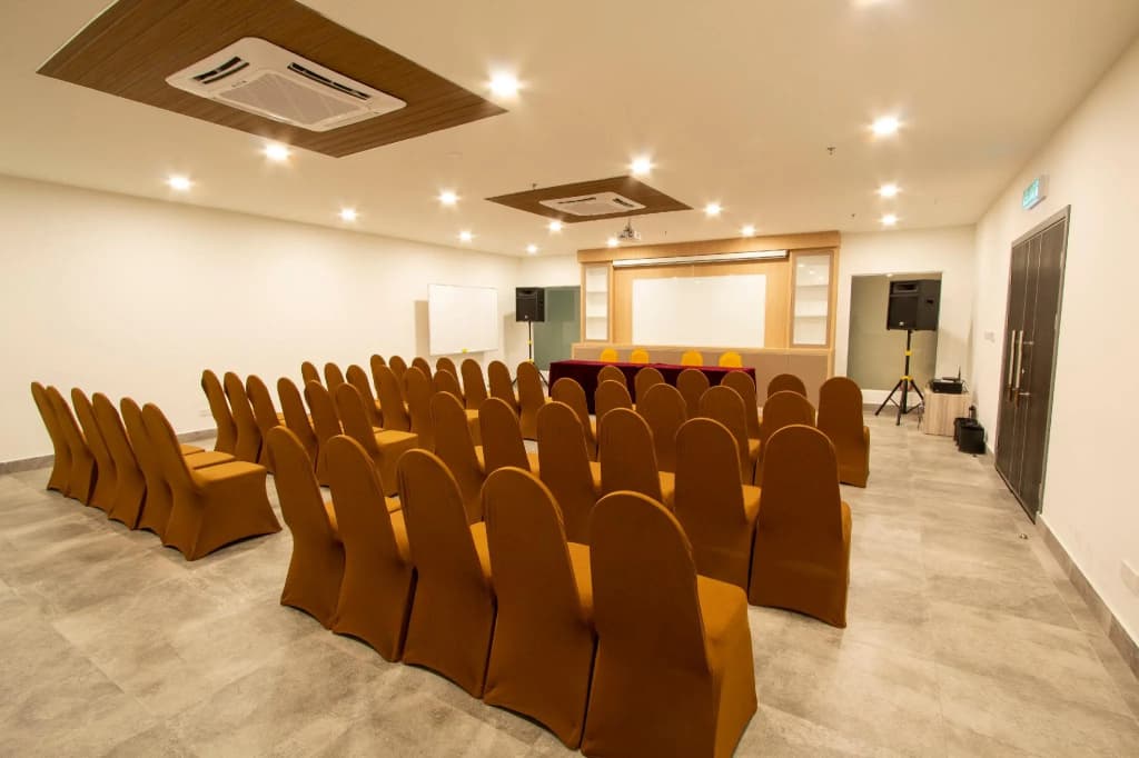 AZ Hotel & Serviced Apartments - photo 10