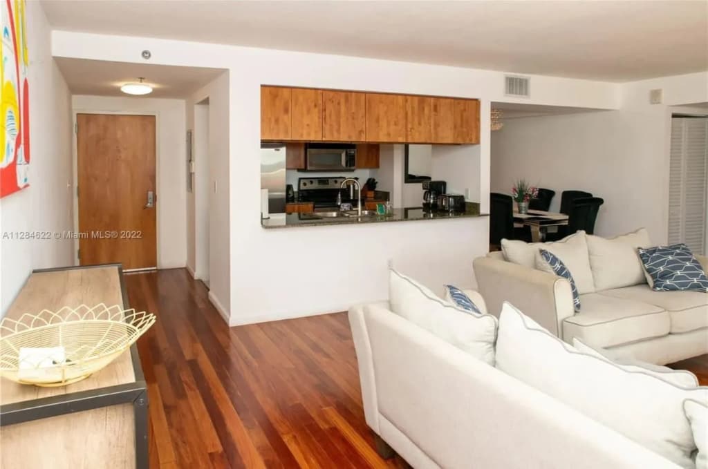 Modern Brickell Condo With Amazing Bay Views - photo 6