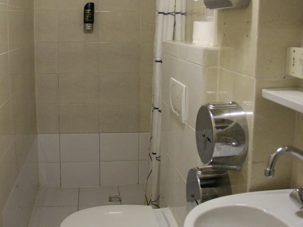 Budget Dam Hotel - photo 8