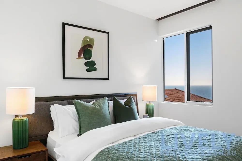 Hillside Luxe With Spa Bay Views - photo 2