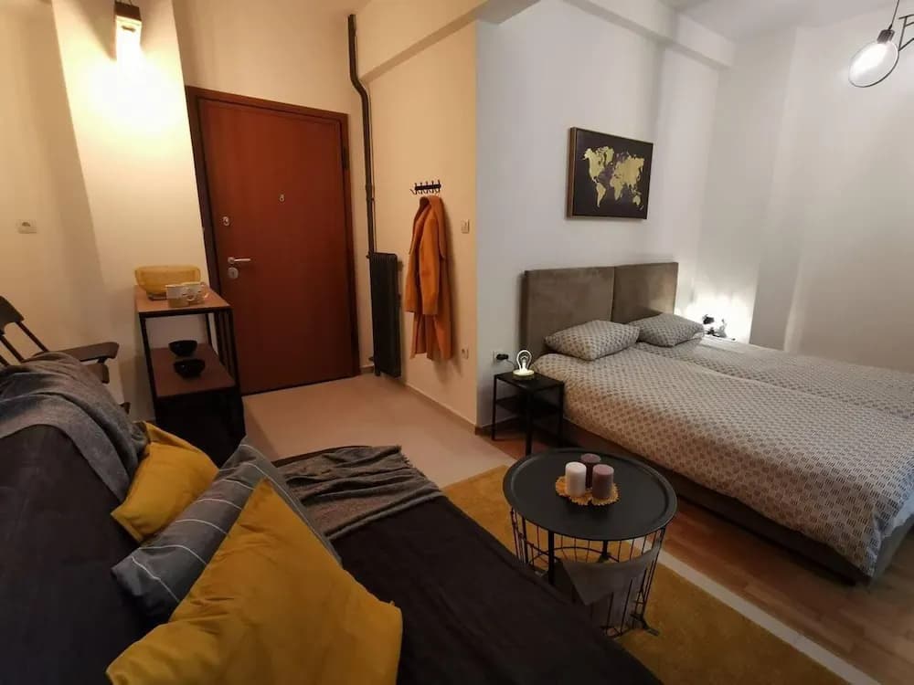 Charming 1-bed Apartment Located in Athina - photo 2