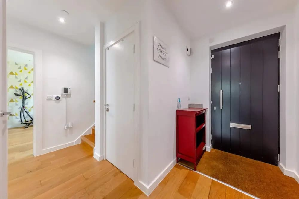 Spacious & Family Friendly 3BD House - Stratford - photo 11