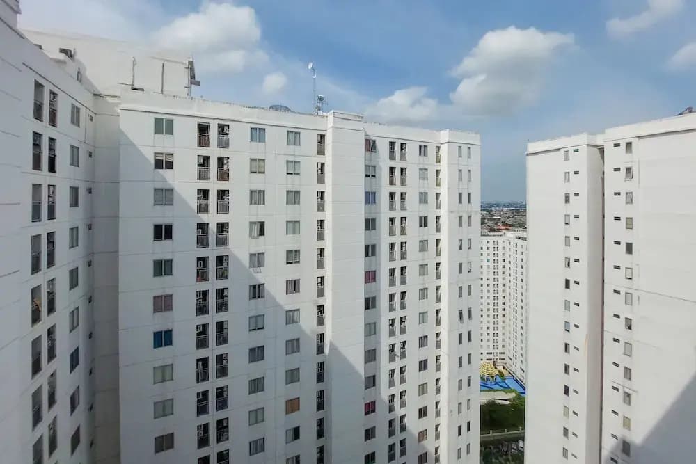 Comfort 2Br Apartment At Bassura City - photo 1