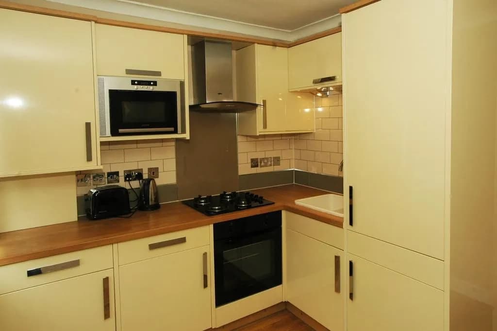 Sutton Place Apartments - photo 14