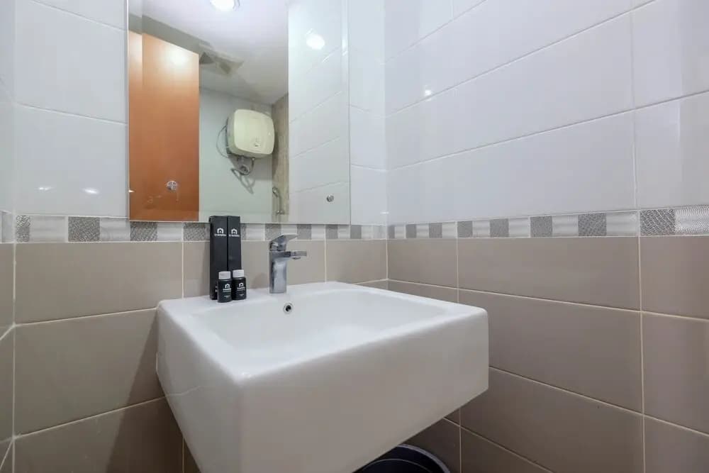 Spacious And Nice 2Br Apartment At Royal Olive Residence - photo 9