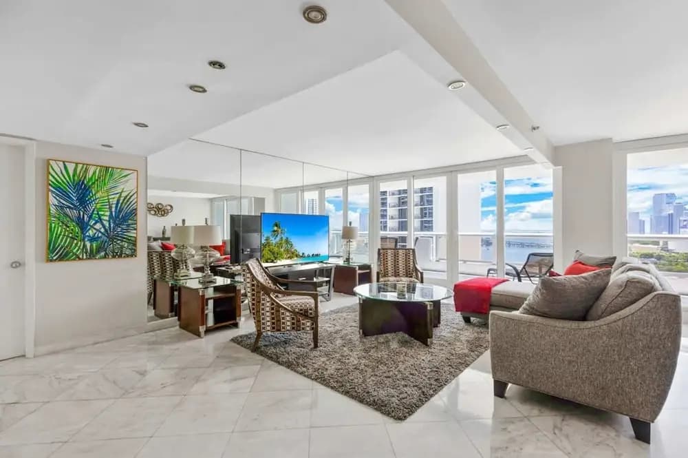 Sunny and Spacious 2 Bedroom Condo on the Bay - photo 33