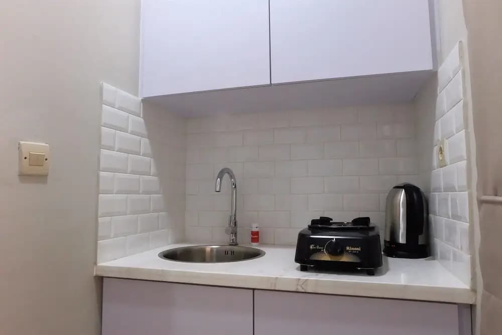 Spacious Pool View Menteng Square Apartment - photo 12
