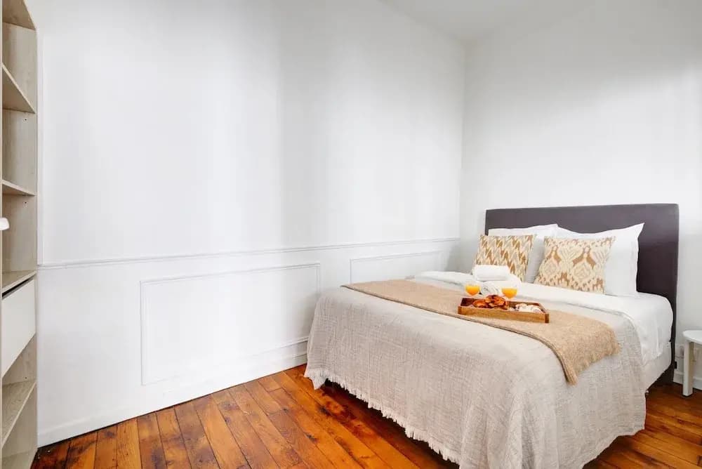 Charming 1BR near Notre Dame - photo 1
