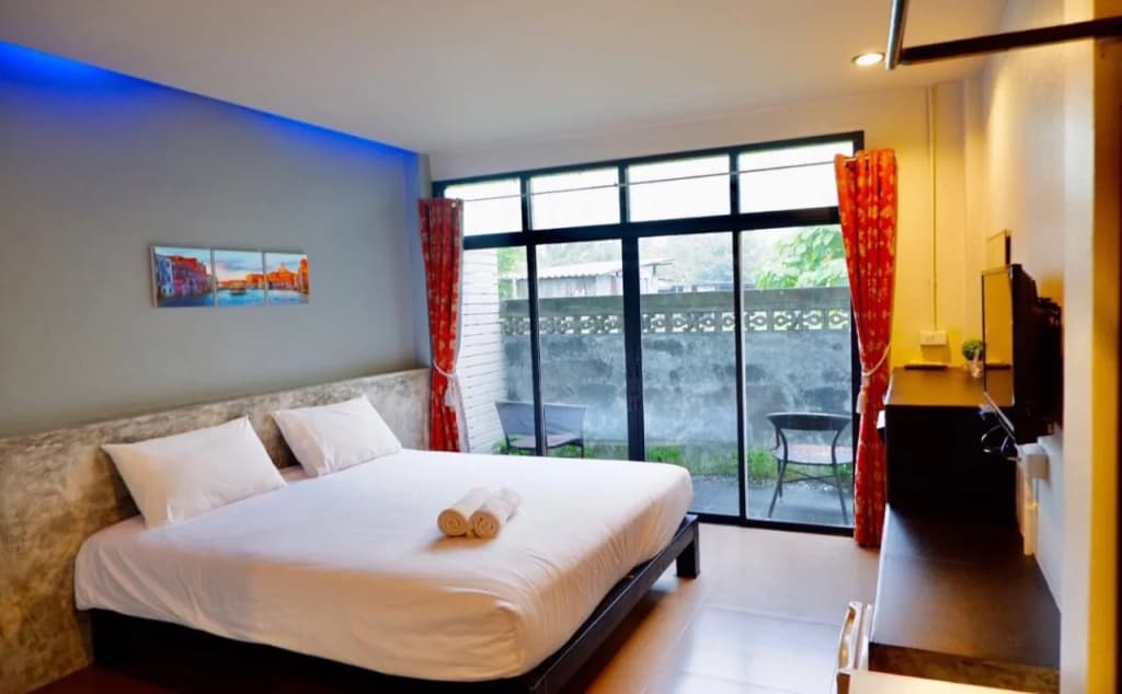 Loma Place Hotel - photo 2