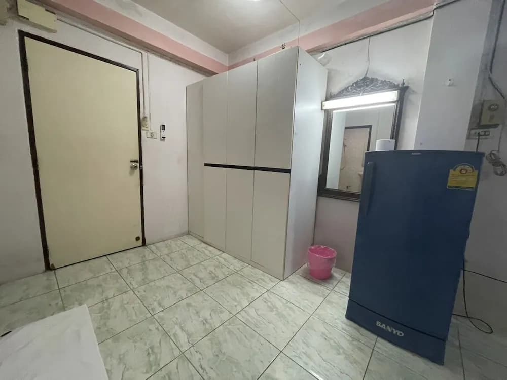 OYO 75494 President Apartment - photo 12