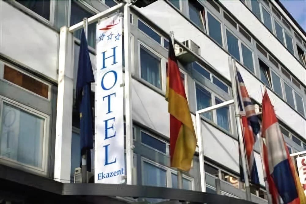 Hotel Ekazent Schönbrunn - photo 1