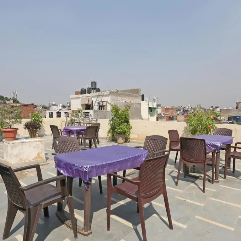 OYO 9726 Hotel Aura Palace Deluxe - photo 13