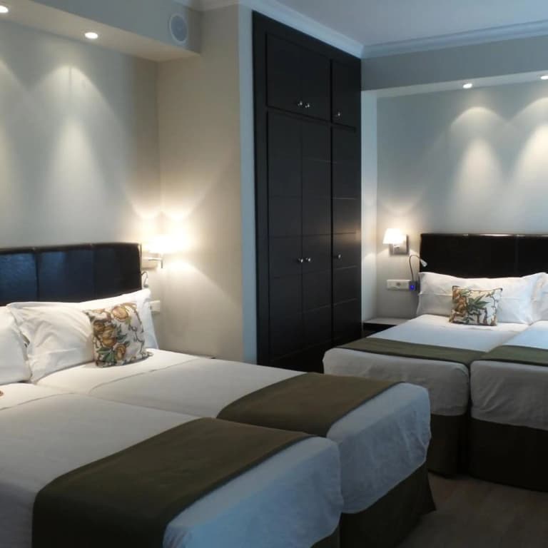Hotel Moderno Puerta del Sol - photo 24