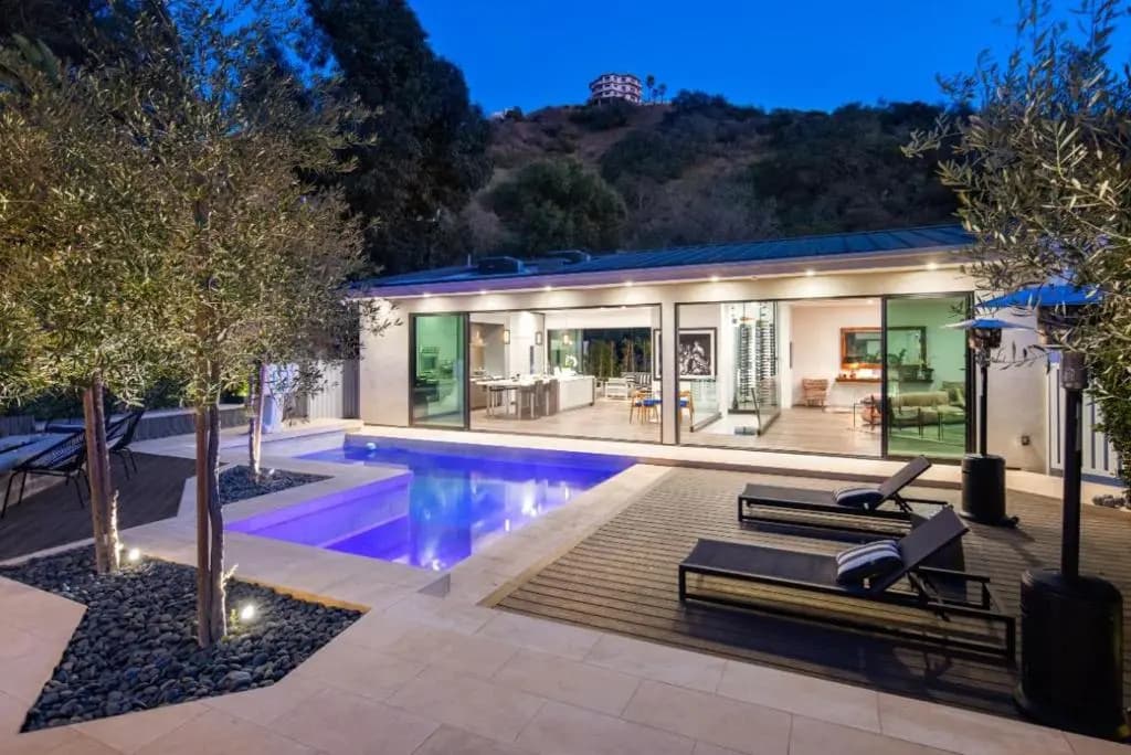 Willow Glen - Hollywood Hills Multi-level Villa With Theater & Pool - photo 2