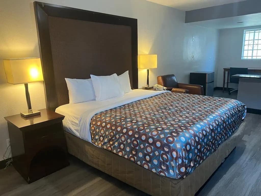 Goldstar Inn - photo 3