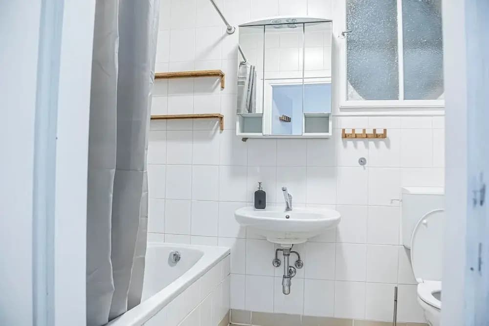 Easy Access 2BR Apartment Near AKH - photo 8