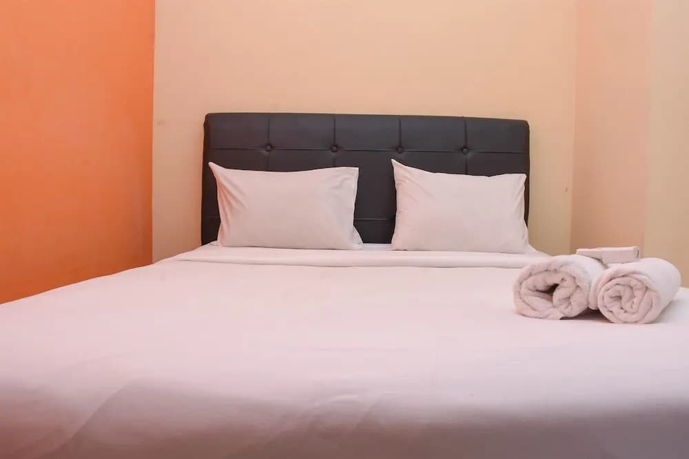 Comfort And Homey 2Br At Green Pramuka City Apartment - photo 5