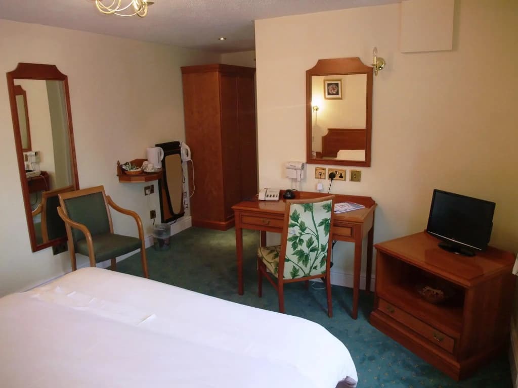 Harefield Manor Hotel - photo 5