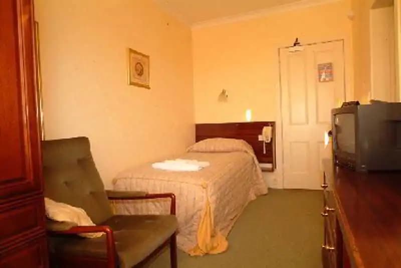 Orwell Lodge - photo 3
