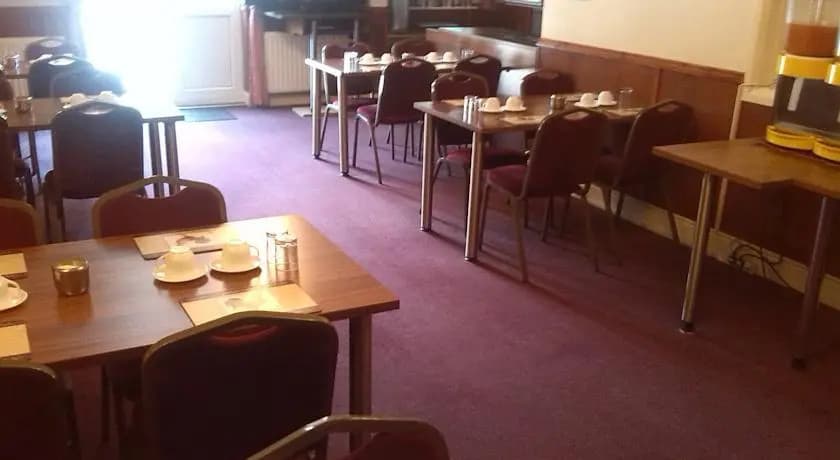 Shepiston Lodge Heathrow - photo 15