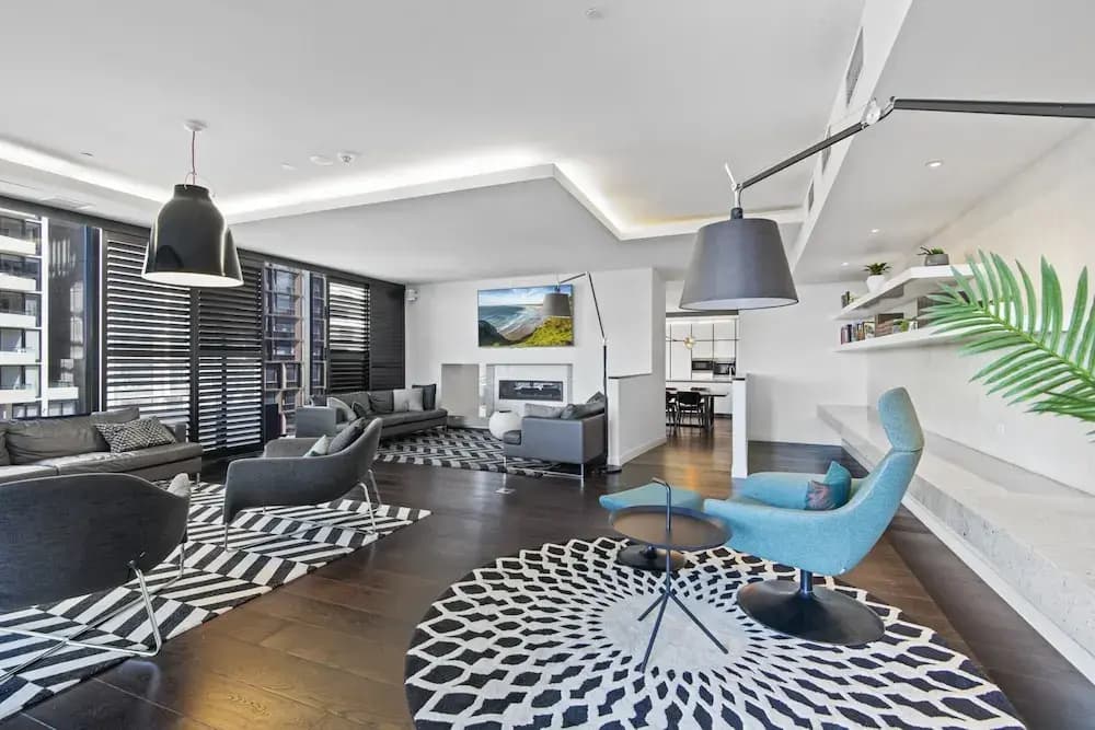 Chic 1-bed With Balcony Views and Amenities - photo 7