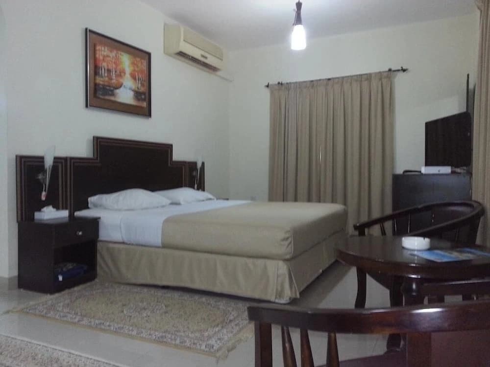 Dolphin Hotel - photo 5