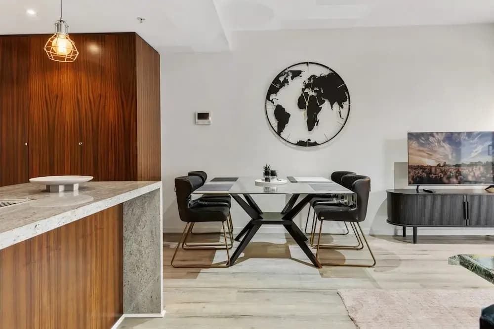 Central Southbank 1-bed Apartment - photo 1