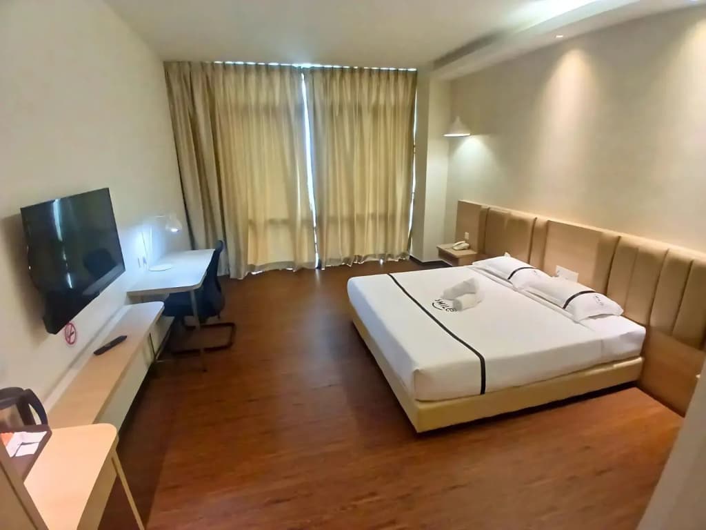 Top Holiday Hotel @ The Mines Seri Kembangan - photo 21