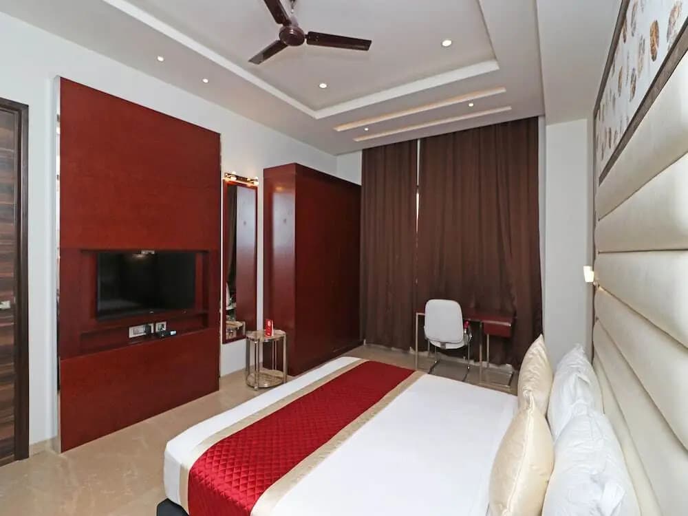 C Pearls Hotel  Banque by OYO Rooms - photo 3